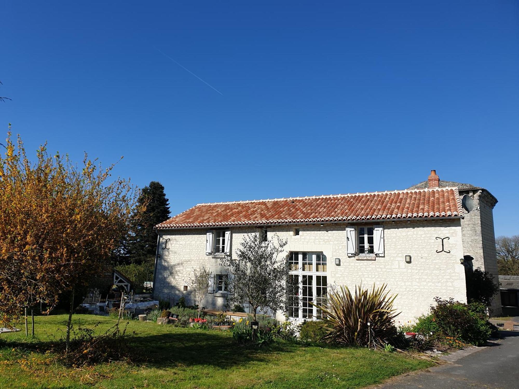 Bed and Breakfast La Tour Du Raygnier Verneuil-le-Chateau Esterno foto